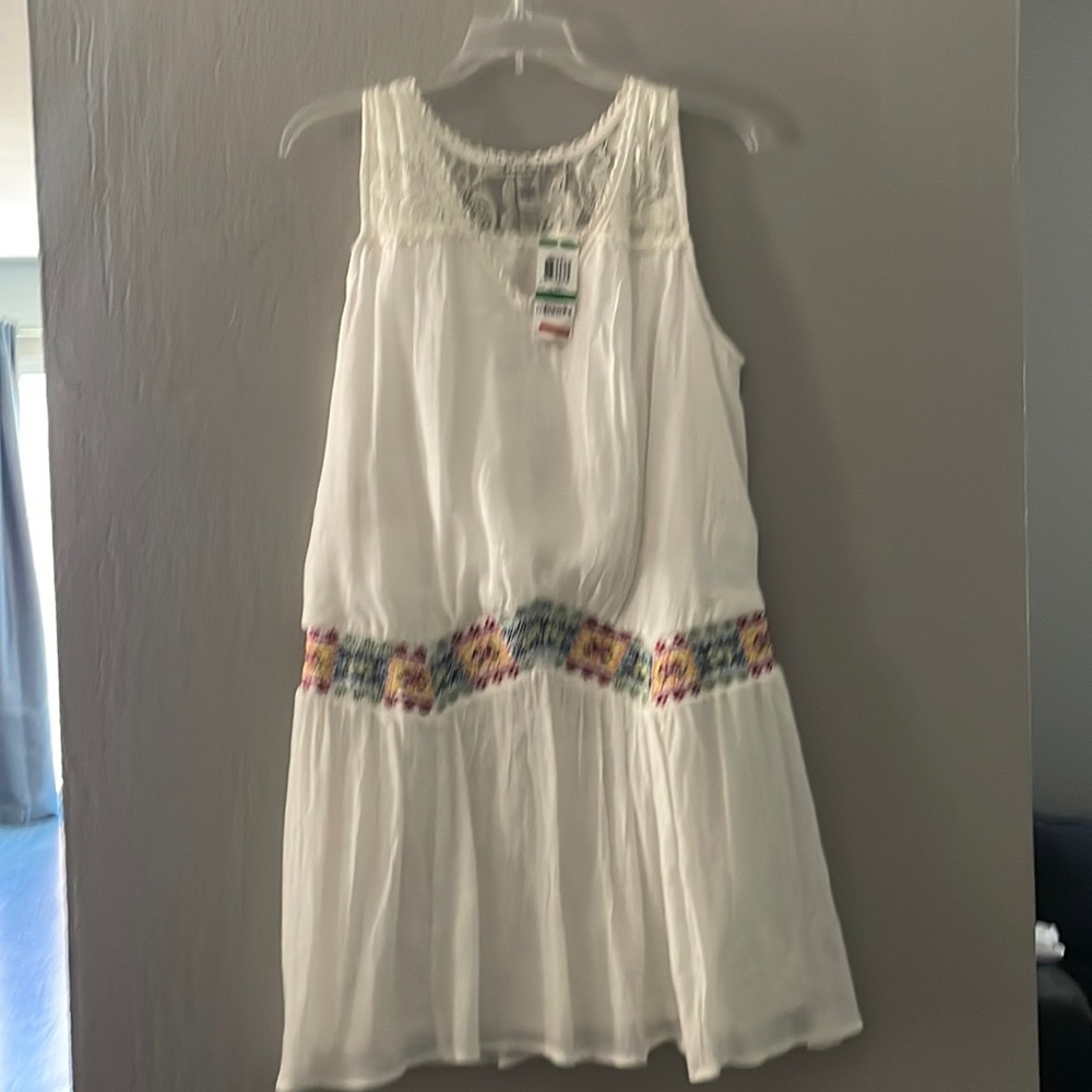 Cute short white dress with belt detail